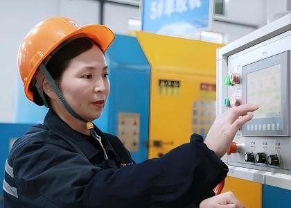 “寶藏大姐” 牛澤芳：17 年匠心堅(jiān)守，從學(xué)徒逆襲 “免檢標(biāo)桿”